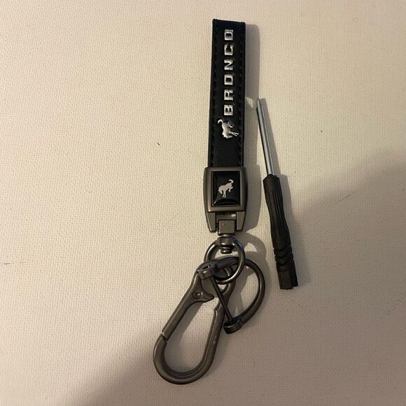 Bronco Key Fob Keychain in Black Leather NWT - Picture 2 of 5